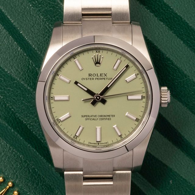 Rolex Oyster Perpetual 124200 Image 6